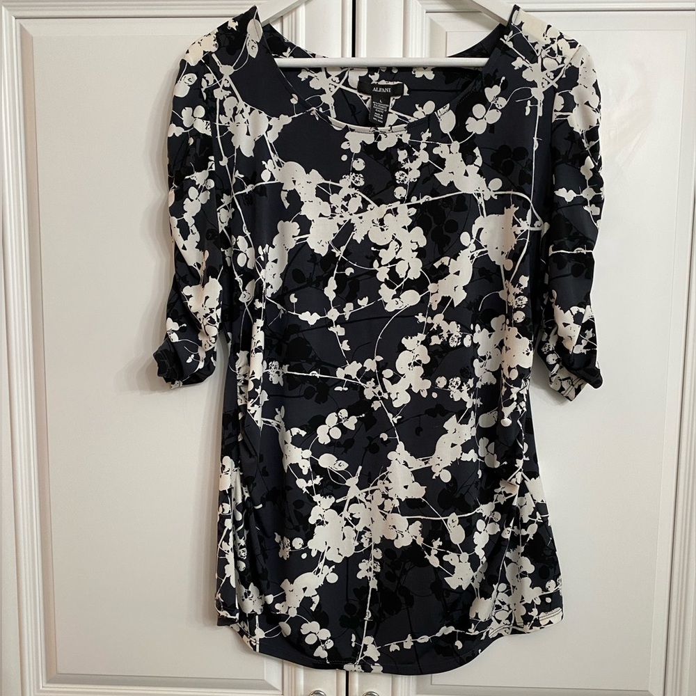 Alfani Women’s Large Scoop Neck Ruched Short Sleeve Blouse White Black Grey